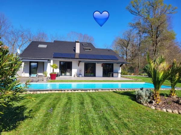 Maison - Proximite oloron-sainte-marie - Réf.:205391 PROXIMITE OLORON MAGNIFIQUE VILLA D'ARCHITECTE DE STYLE CONTEMPORAIN AVEC PISCINE ET VUE SUR LES PYRENEES - BAISSE DE PRIX