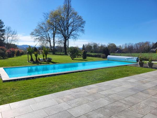 Maison - Proximite oloron-sainte-marie - Réf.:205391 PROXIMITE OLORON MAGNIFIQUE VILLA D'ARCHITECTE DE STYLE CONTEMPORAIN AVEC PISCINE ET VUE SUR LES PYRENEES - BAISSE DE PRIX