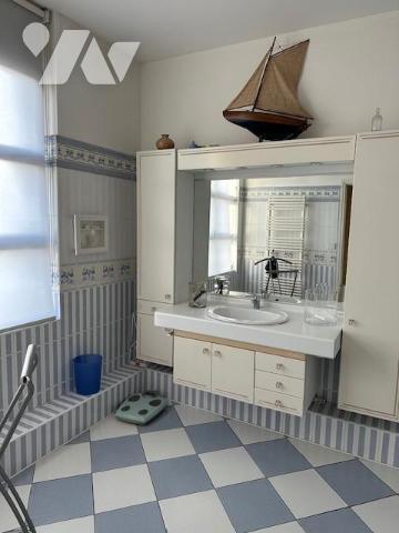 Maison de caractère avec 5 chambres proche commerce et école