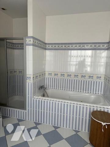 Maison de caractère avec 5 chambres proche commerce et école