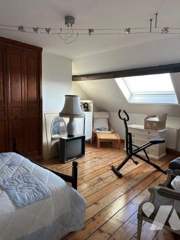 Maison de caractère avec 5 chambres proche commerce et école