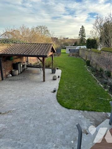 Maison de caractère avec 5 chambres proche commerce et école