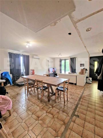 🏡 Maison de plain-pied – Terrain constructible 2 200 m² – Division possible – Panneaux photovoltaïqu