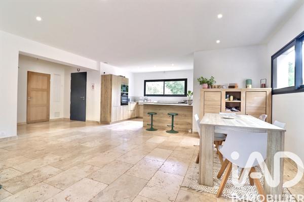 Maison à vendre 5 pièces 182 m² Saint-Maximin-la-Sainte-Baume