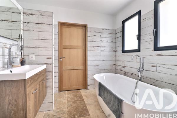 Maison à vendre 5 pièces 182 m² Saint-Maximin-la-Sainte-Baume