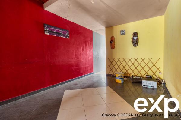 En exclusivité eXp France, Grégory Giordan vous propose ce triplex de quatre pièces situé au Tampon.