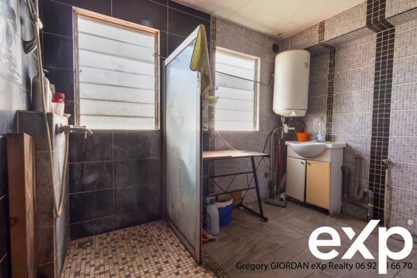 En exclusivité eXp France, Grégory Giordan vous propose ce triplex de quatre pièces situé au Tampon.