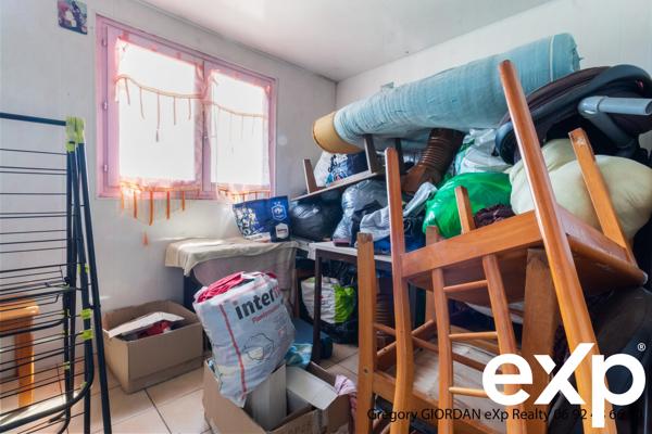 En exclusivité eXp France, Grégory Giordan vous propose ce triplex de quatre pièces situé au Tampon.