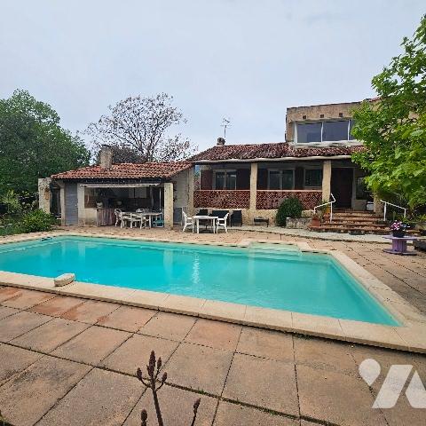 Transformez cette villa familiale à rénover en havre de paix dans un cadre paisible et verdoyant !