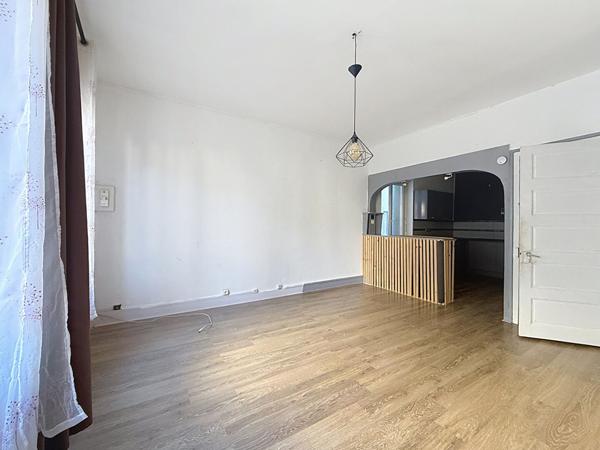 Immeuble Meximieux composé d'un commerce et d'un appartement de type 3