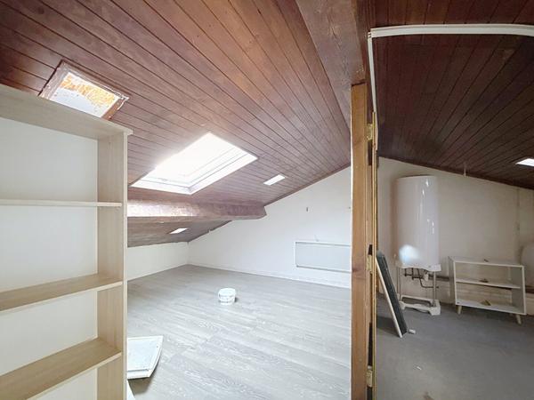 Immeuble Meximieux composé d'un commerce et d'un appartement de type 3