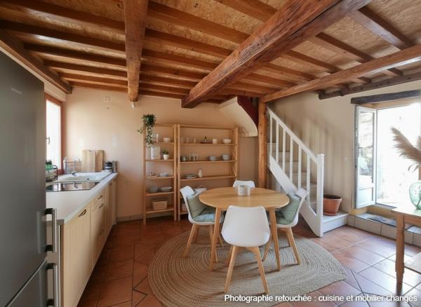 Maison avec terrasse, à côté d'un parking gratuit