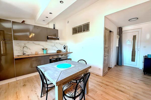 MEZE CENTRE bel appartement T2 climatisé et rénové