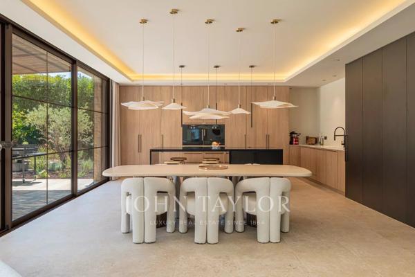 Luxueuse Villa Contemporaine Proche de l'Étang de Font Merle