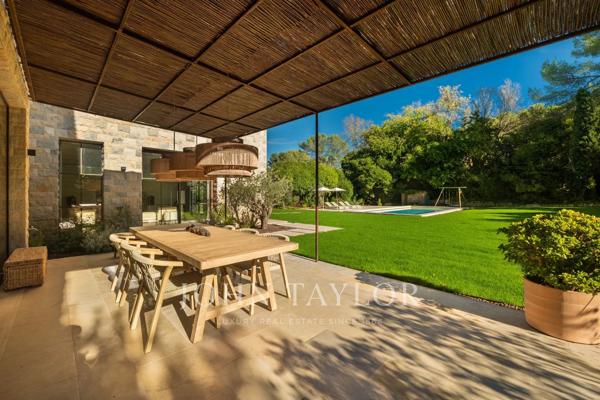 Luxueuse Villa Contemporaine Proche de l'Étang de Font Merle