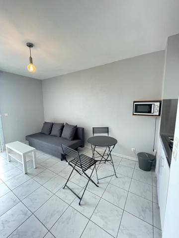 TIMONE -BAILLE : Studio meublé avec terrasse