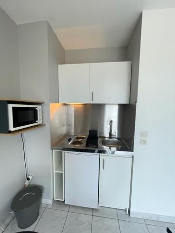 TIMONE -BAILLE : Studio meublé avec terrasse