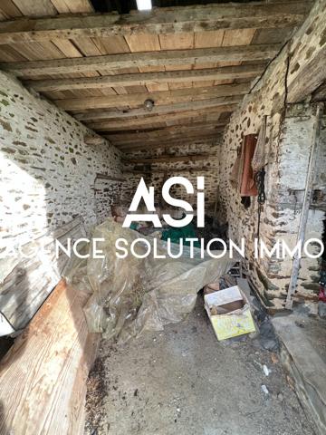 Maison en pierre 40m2 - grange 65 m2 - terrain boisé 400 m2