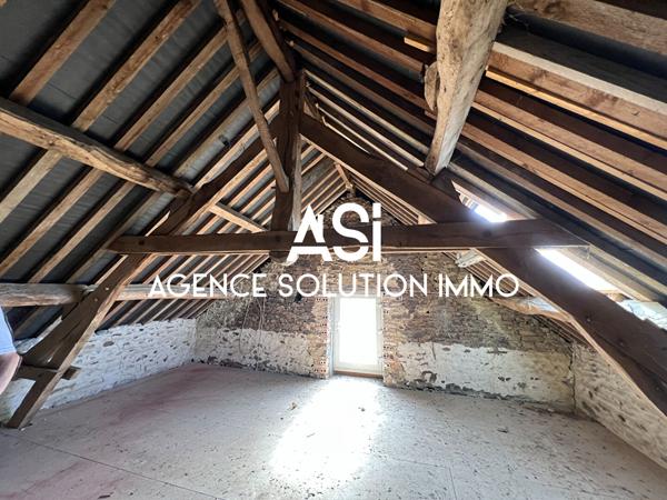 Maison en pierre 40m2 - grange 65 m2 - terrain boisé 400 m2
