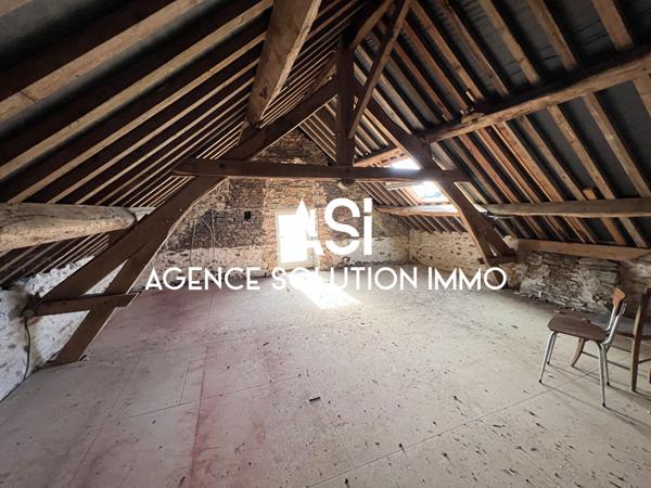 Maison en pierre 40m2 - grange 65 m2 - terrain boisé 400 m2