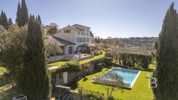 Propriété d'exception avec jardin d'1,6 hectares