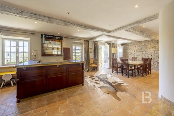 Propriété d'exception avec jardin d'1,6 hectares