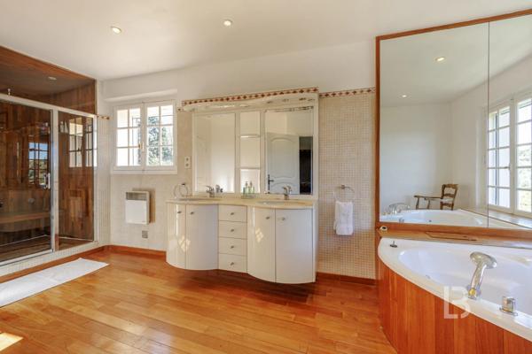 Propriété d'exception avec jardin d'1,6 hectares