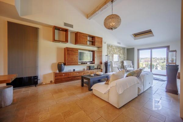 Propriété d'exception avec jardin d'1,6 hectares