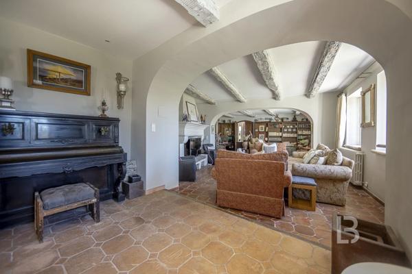 Propriété d'exception avec jardin d'1,6 hectares