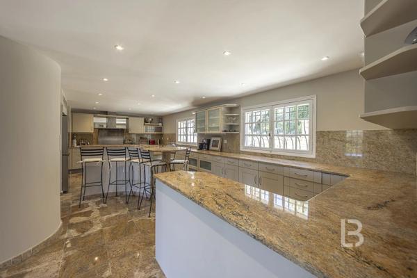 Propriété d'exception avec jardin d'1,6 hectares