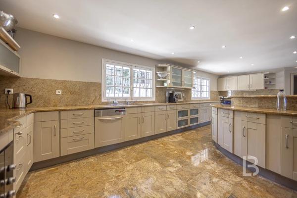 Propriété d'exception avec jardin d'1,6 hectares