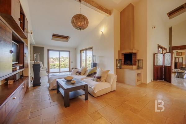 Propriété d'exception avec jardin d'1,6 hectares