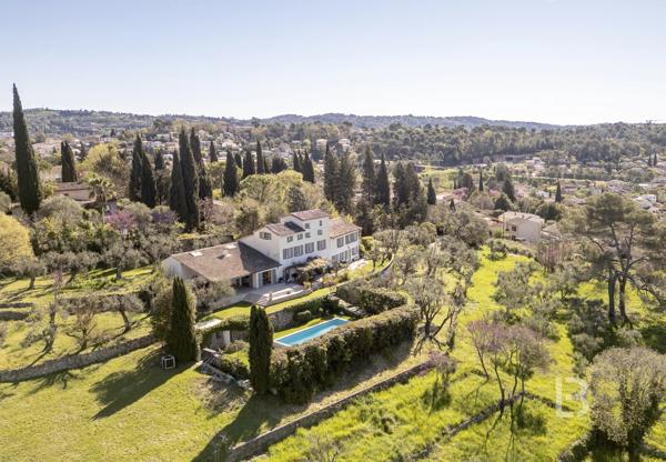 Propriété d'exception avec jardin d'1,6 hectares