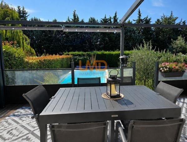 Maison de plain-pied avec piscine, au calme absolu, vendue meublée
