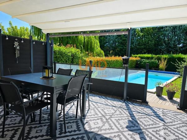 Maison de plain-pied avec piscine, au calme absolu, vendue meublée