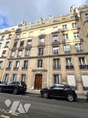 PARIS 17EME - METRO PEREIRE - STUDETTE MANSARDEE (9,70 m² au sol)