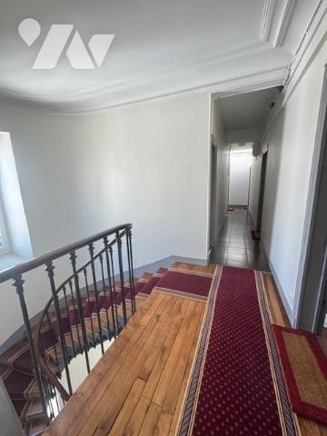 PARIS 17EME - METRO PEREIRE - STUDETTE MANSARDEE (9,70 m² au sol)