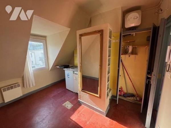 PARIS 17EME - METRO PEREIRE - STUDETTE MANSARDEE (9,70 m² au sol)