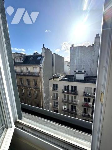 PARIS 17EME - METRO PEREIRE - STUDETTE MANSARDEE (9,70 m² au sol)