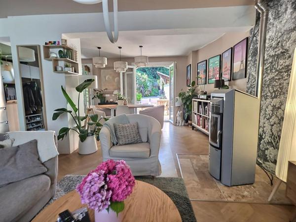 Maison de ville, 3 chambres, Le Pont De Beauvoisin avec jardin et pisicne