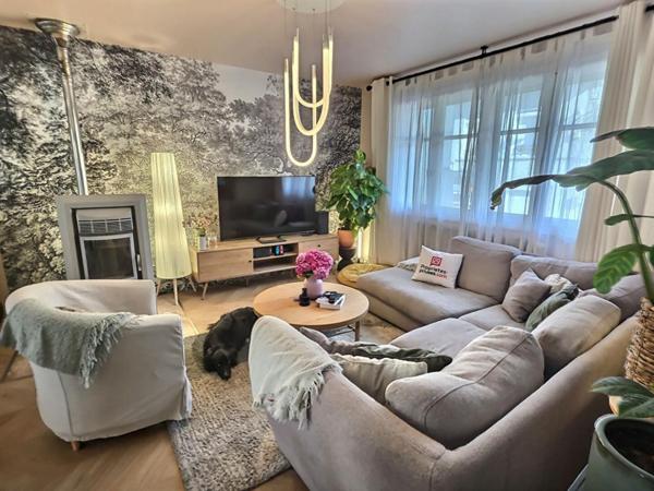 Maison de ville, 3 chambres, Le Pont De Beauvoisin avec jardin et pisicne