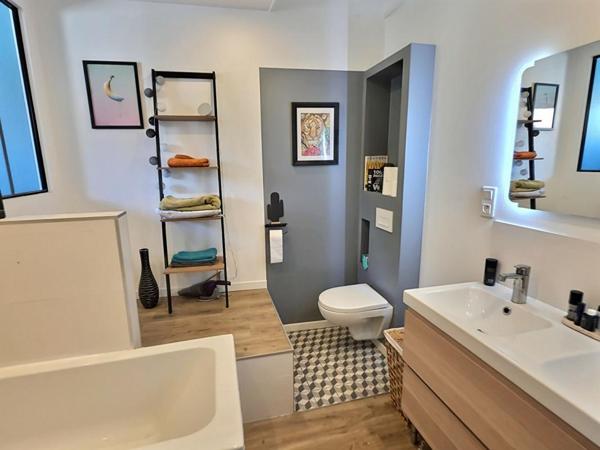 Maison de ville, 3 chambres, Le Pont De Beauvoisin avec jardin et pisicne