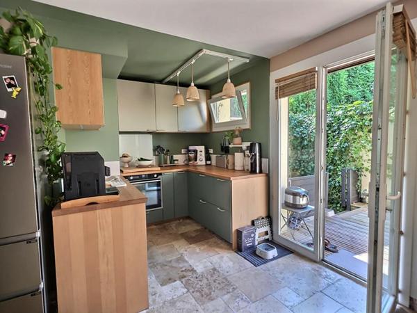 Maison de ville, 3 chambres, Le Pont De Beauvoisin avec jardin et pisicne