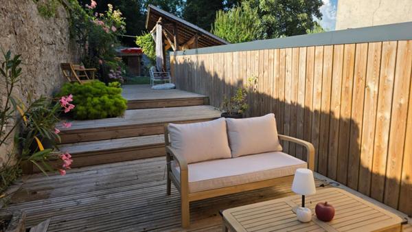 Maison de ville, 3 chambres, Le Pont De Beauvoisin avec jardin et pisicne