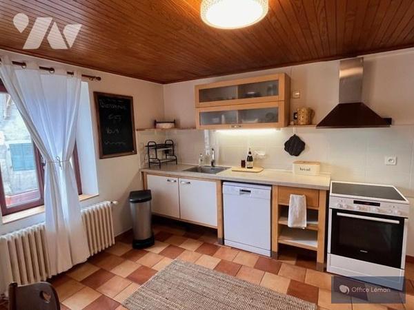 CHALLEX  Immeuble de caractère du XIXᵉ siècle composé de deux logements – 140,75 m²