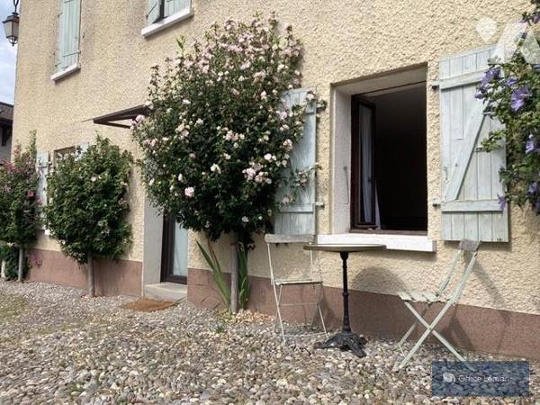 CHALLEX  Immeuble de caractère du XIXᵉ siècle composé de deux logements – 140,75 m²