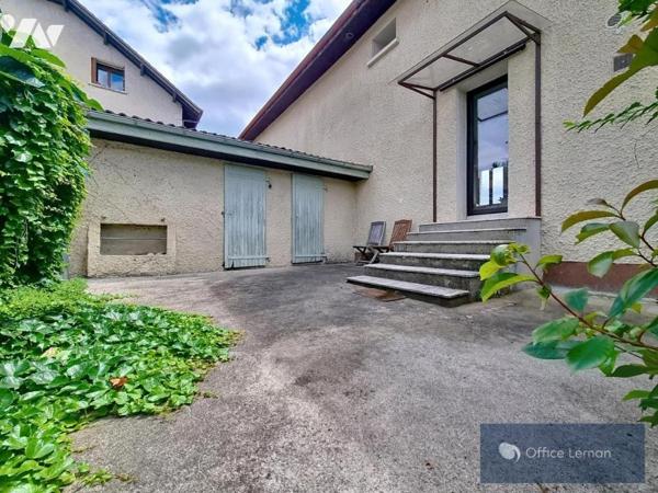 CHALLEX  Immeuble de caractère du XIXᵉ siècle composé de deux logements – 140,75 m²