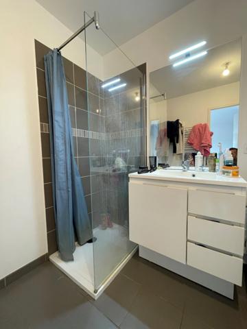 CANNES LA BOCCA, T2 dans une résidence moderne de 2019, avec terrasse et parking