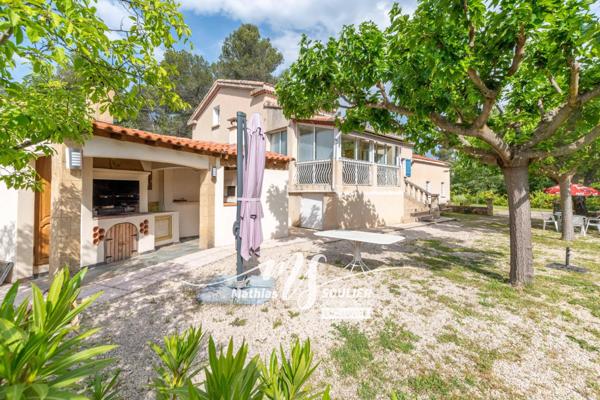 Maison de 120 m² et annexes sur terrain de 5552 m²