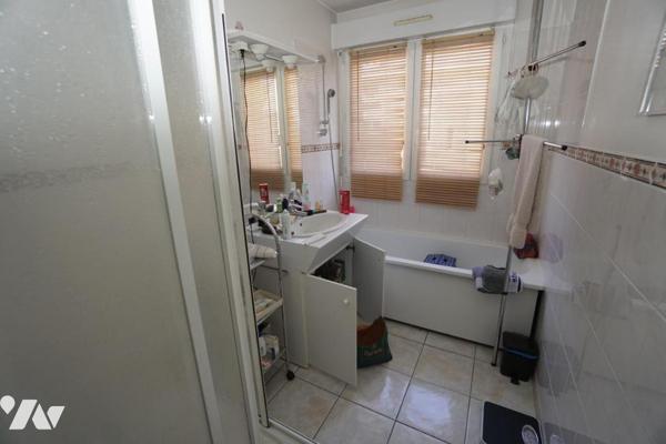 HYPER CENTRE, APPARTEMENT DE TYPE 3 avec ascenseur et  box fermé, Terasse